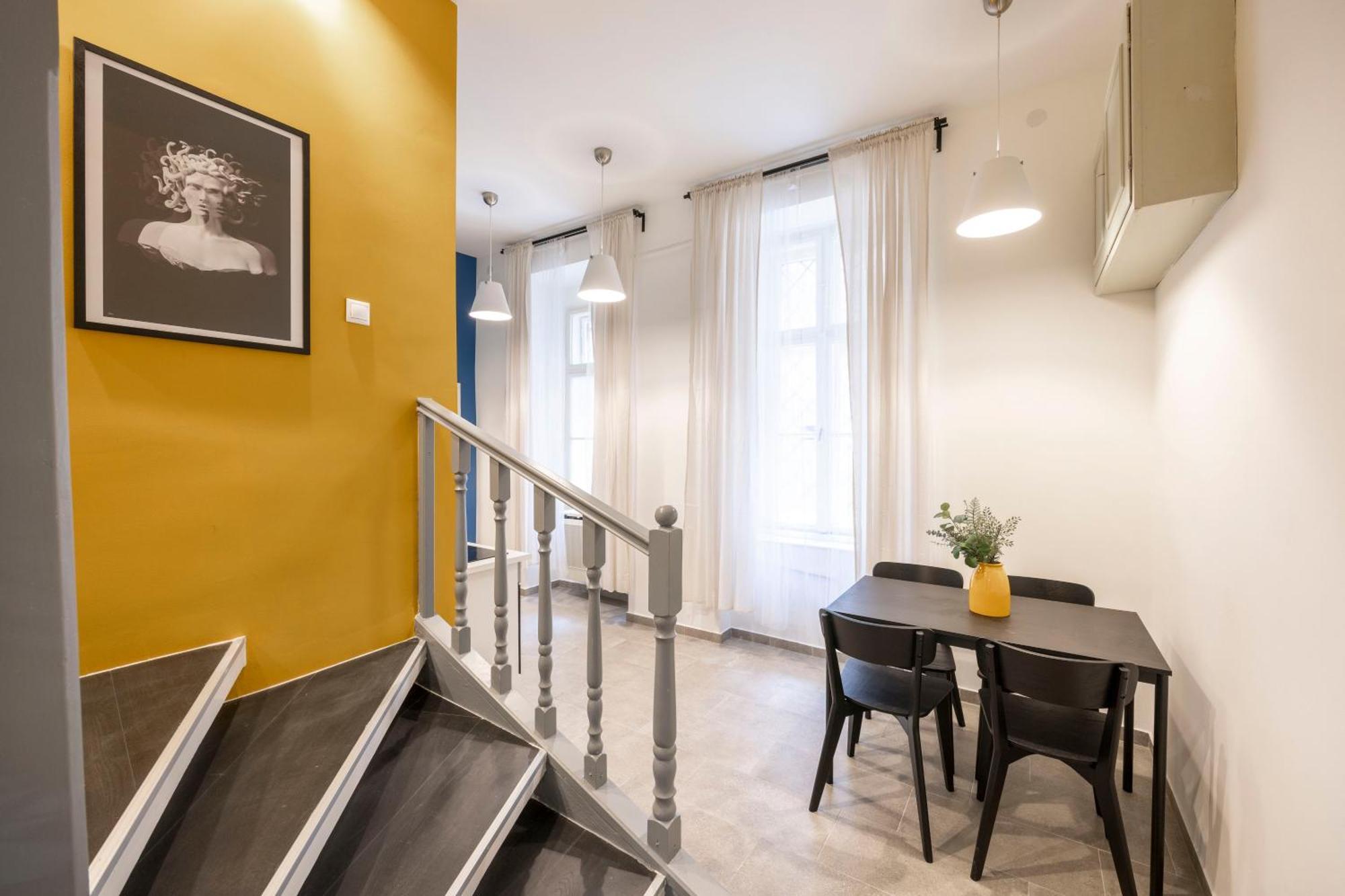 Apartment Artsy Nest Downtown Next To New York Palace